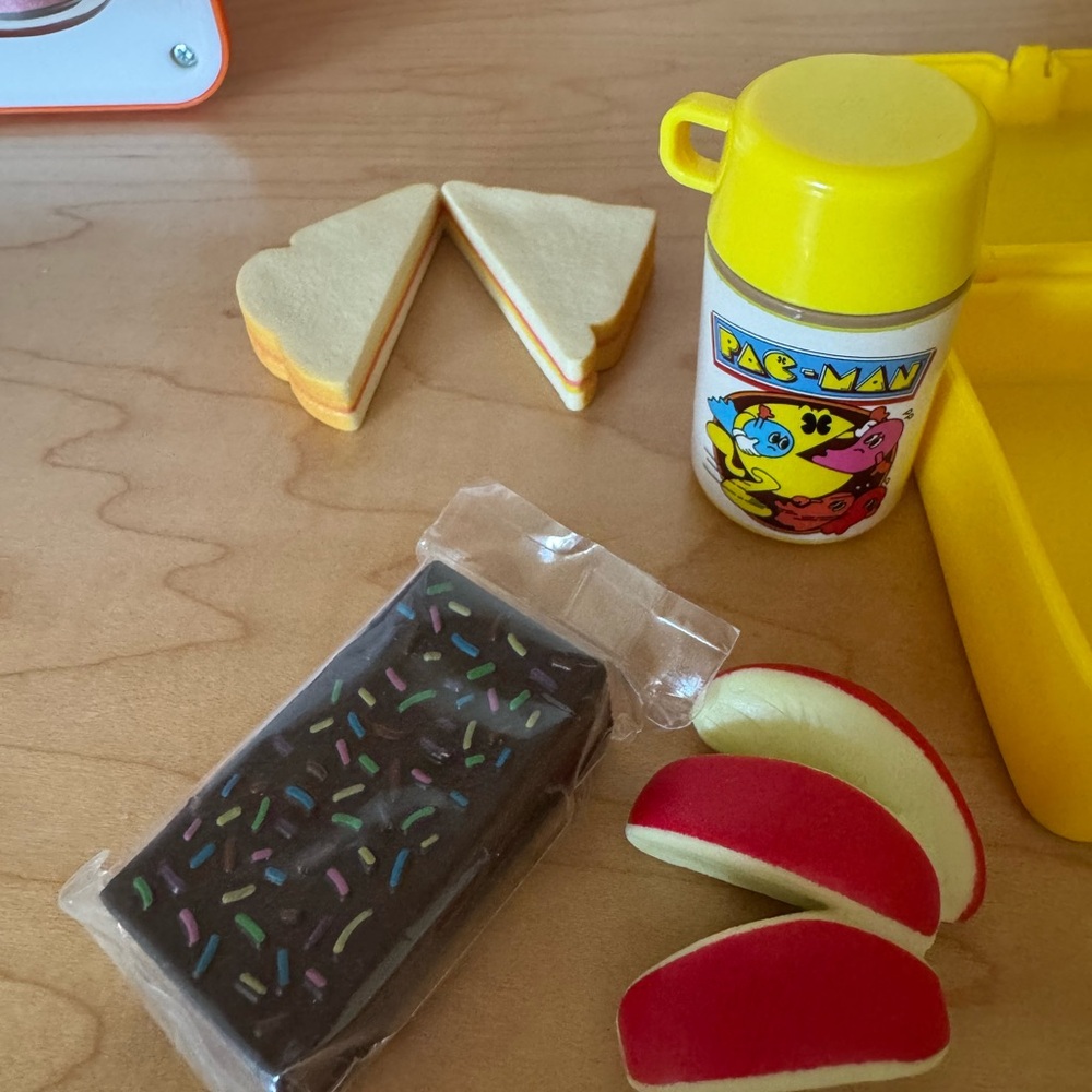 American Girl Doll fridge and Pac Man lunch box and contents - Picture 8 of 11